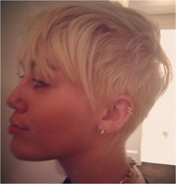 Miley Cyrus New Short Hair: Cyrus Chops All Of Her Hair Off